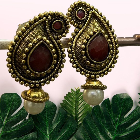 Gold Teardrop with red stone & white pearl - Picture 1 of 2